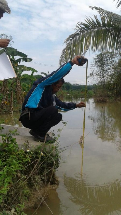 Peninjauan Sungai Cilegok Pasca Longsor
